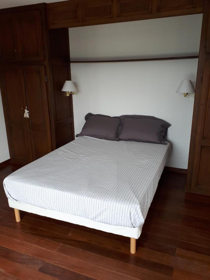 L'Oustaou De L'Estama Bed and Breakfast Rocbaron Exterior foto