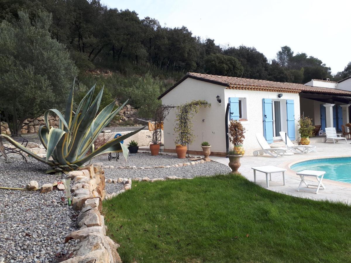 L'Oustaou De L'Estama Bed and Breakfast Rocbaron Exterior foto